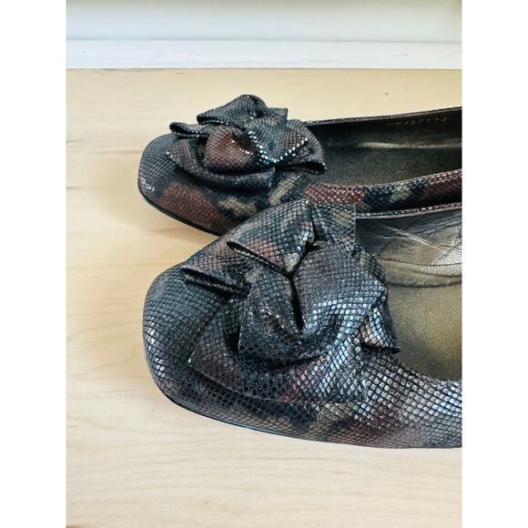 Stuart Weitzman Camo Print Flats Black Brown Size 7 Bow Classic Minimalist - Picture 5 of 6